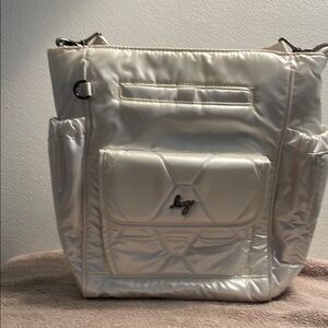 Lug Toss Metallic Diamond. Measures 10.5”Wx11”Hx5.75”D ,9”L